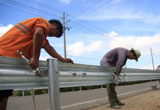 高速公路波形护栏