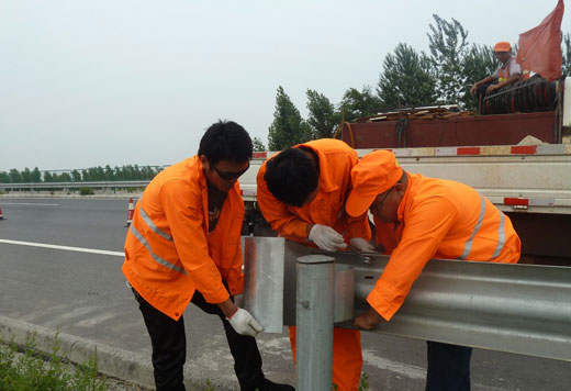 高速公路波形护栏